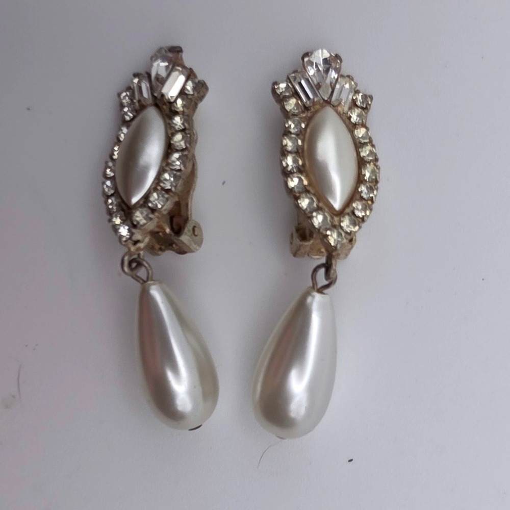 Unbranded Faux Pearl Rhinestone Drop Earrings White Fair Vintage Clip-On Estate